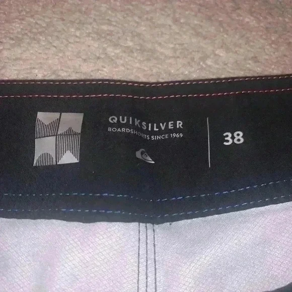 NWOT Quicksilver board shorts 38 - Picture 6 of 6